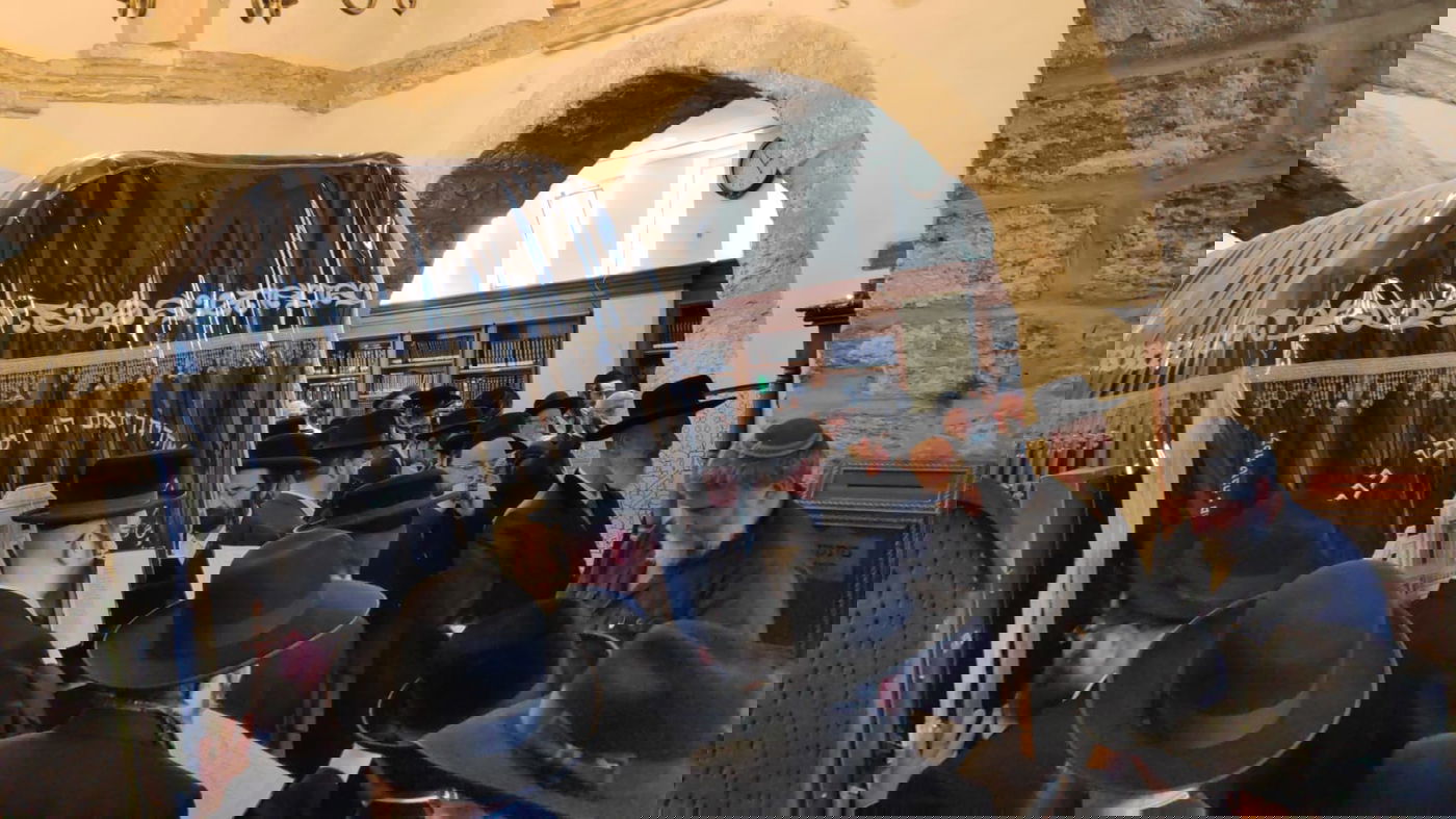 אחרי השחרור מהכלא: הרב מצגר בקבר רחל