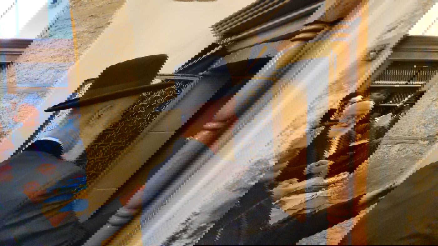 אחרי השחרור מהכלא: הרב מצגר בקבר רחל