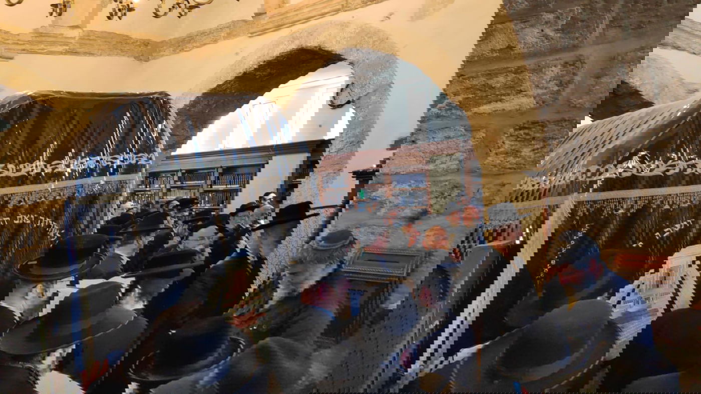 אחרי השחרור מהכלא: הרב מצגר בקבר רחל