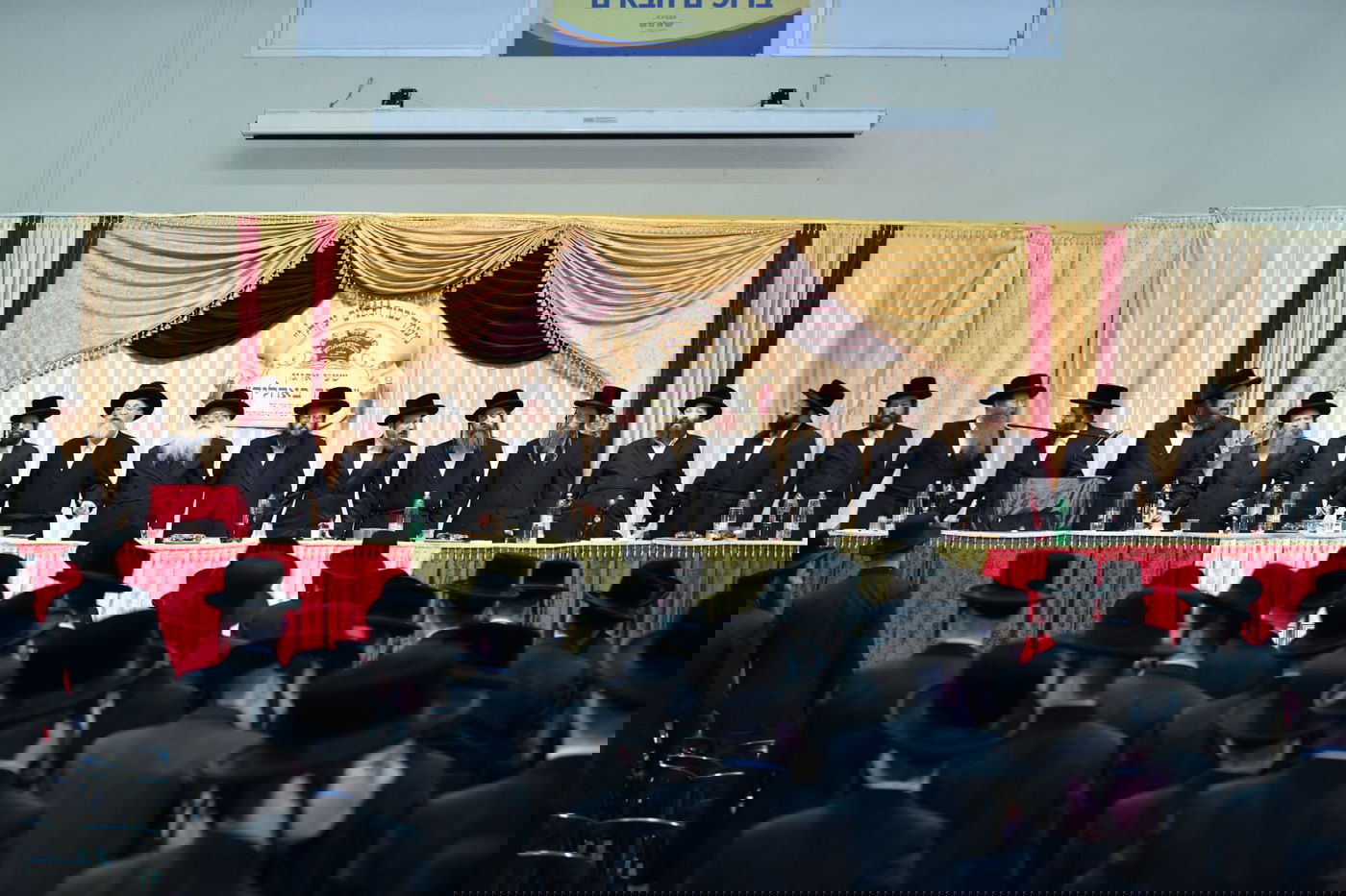 בחורי 'מכנובקא בעלזא' חגגו סיום שתי מסכתות