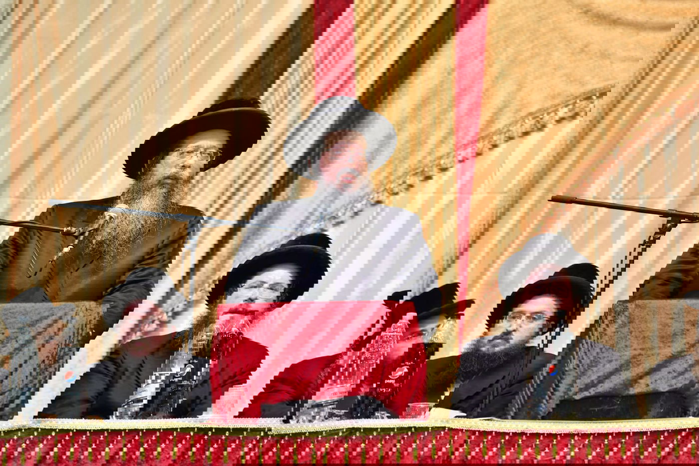 בחורי 'מכנובקא בעלזא' חגגו סיום שתי מסכתות