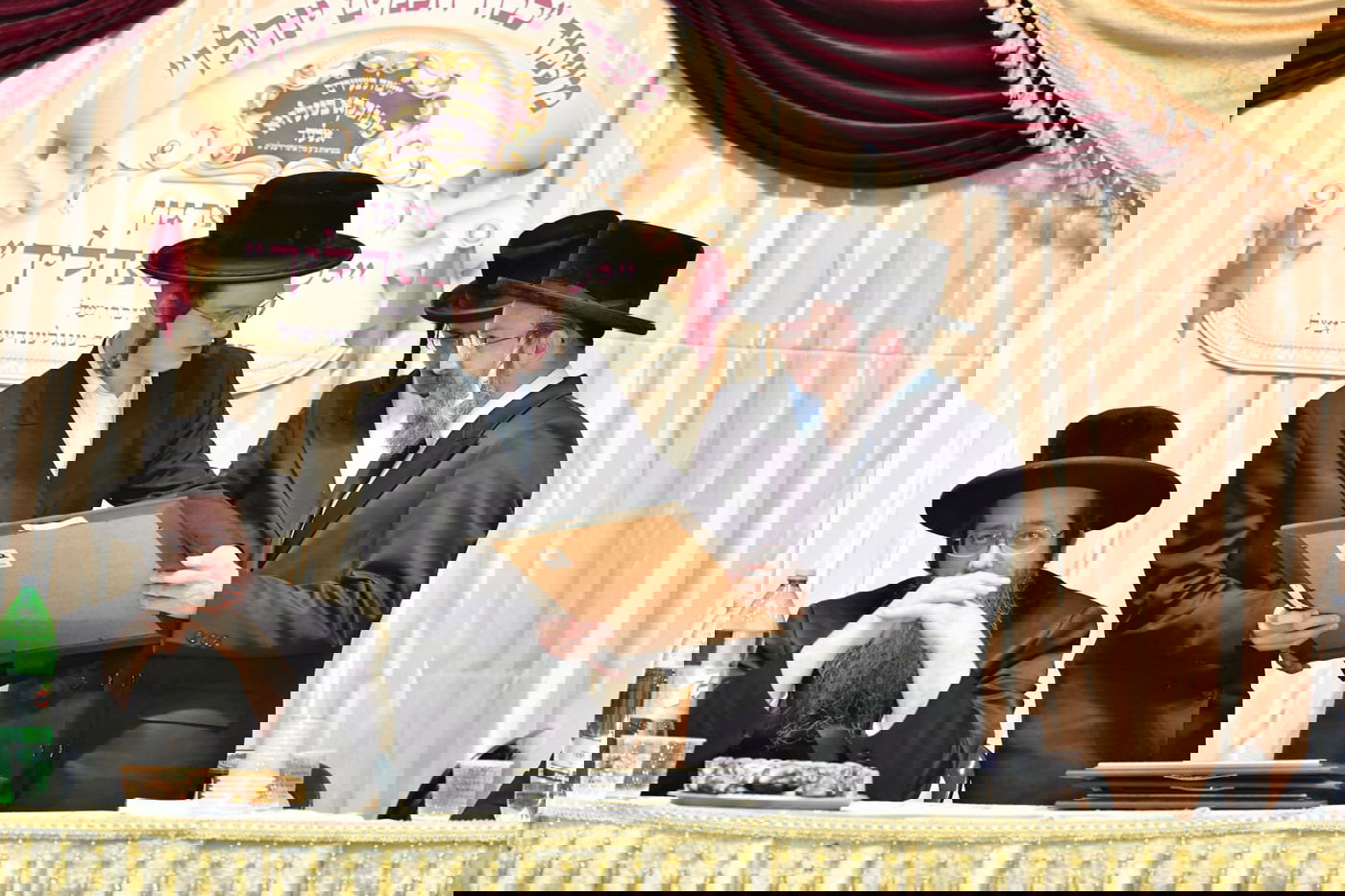 בחורי 'מכנובקא בעלזא' חגגו סיום שתי מסכתות