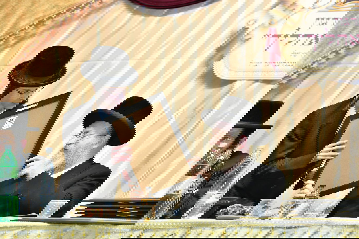 בחורי 'מכנובקא בעלזא' חגגו סיום שתי מסכתות