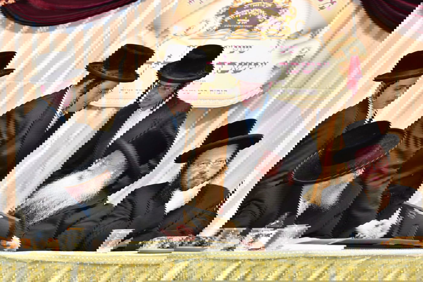 בחורי 'מכנובקא בעלזא' חגגו סיום שתי מסכתות