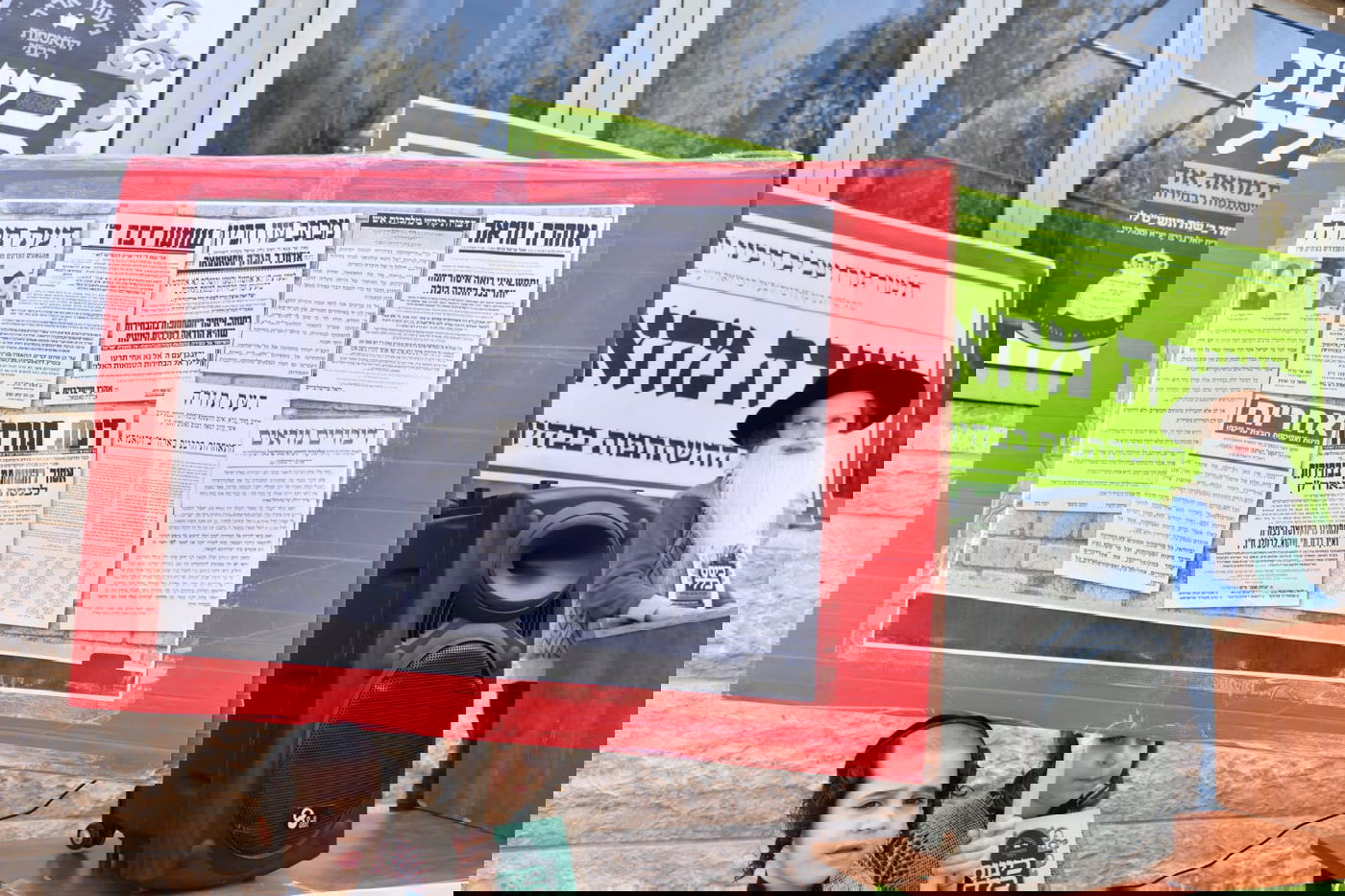 התחפושת של ילדי סאטמר: קנאים לבושי שק נגד הבחירות