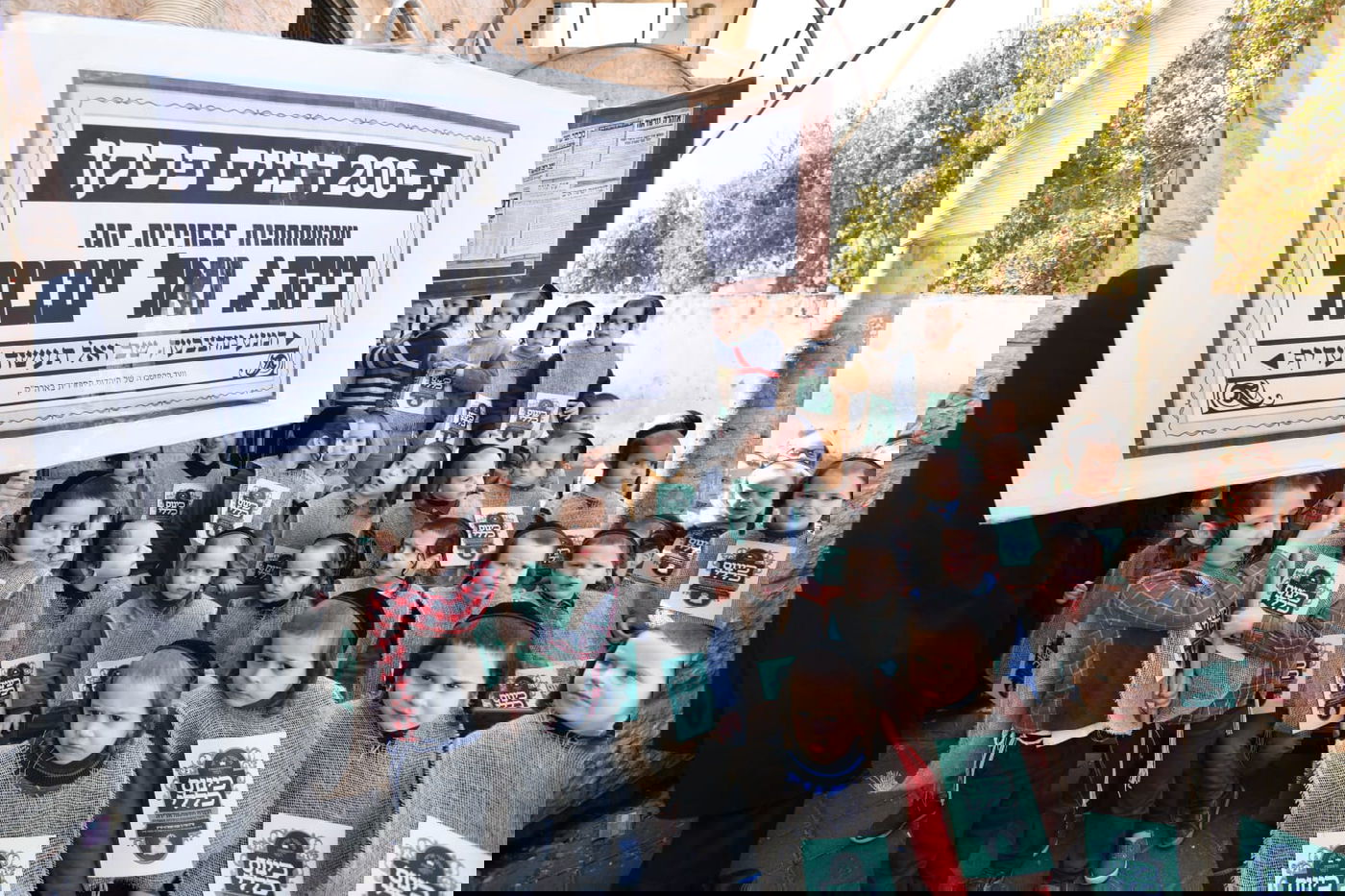 התחפושת של ילדי סאטמר: קנאים לבושי שק נגד הבחירות