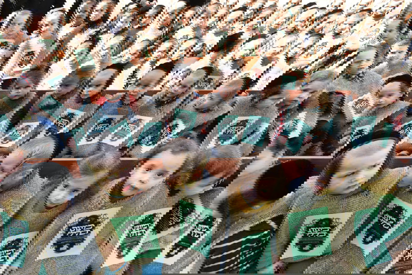 התחפושת של ילדי סאטמר: קנאים לבושי שק נגד הבחירות