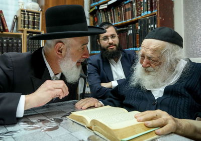 הרב מצגר בבית שר התורה, היום