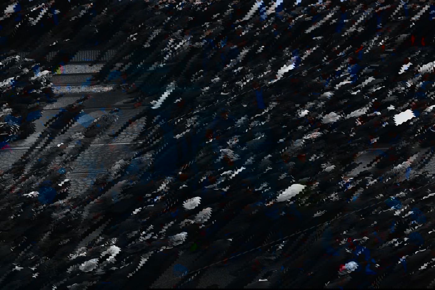 צפו: המפגין הבודד חסם את הרכבת הקלה