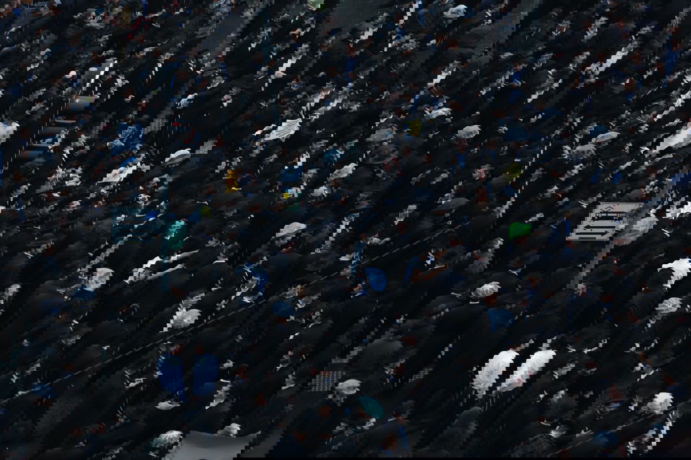 צפו: המפגין הבודד חסם את הרכבת הקלה