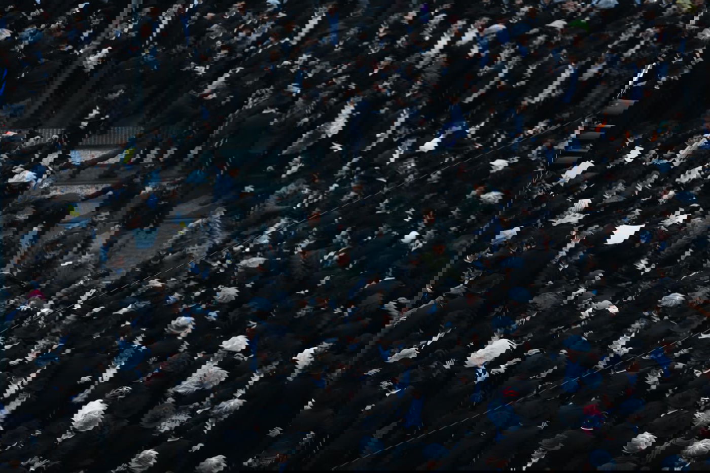 צפו: המפגין הבודד חסם את הרכבת הקלה