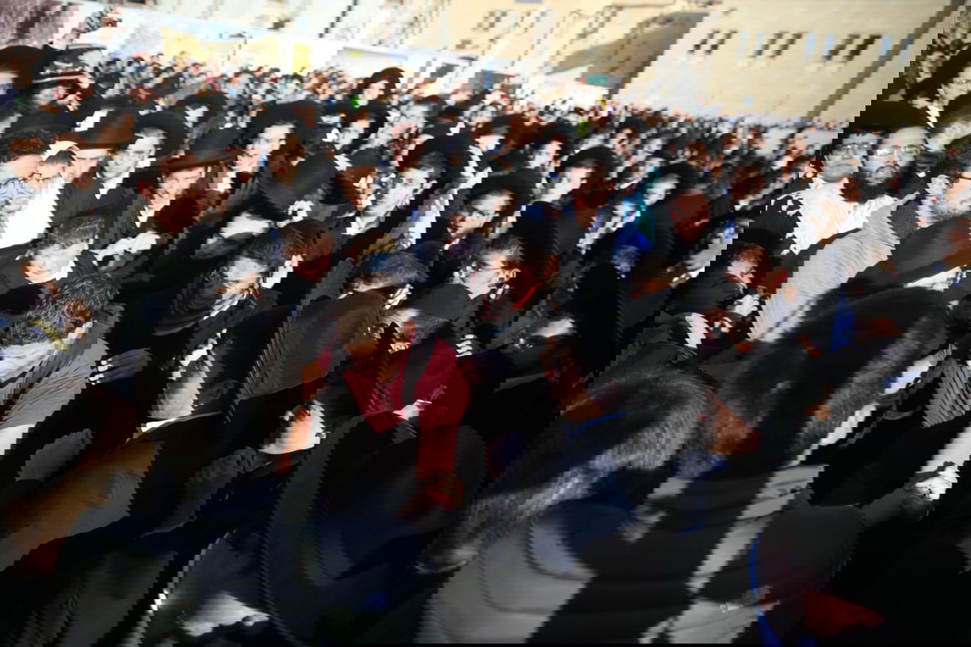 אלפים רבים הגיעו לתפילה בכותל: כנגד נשות הפרובוקציה