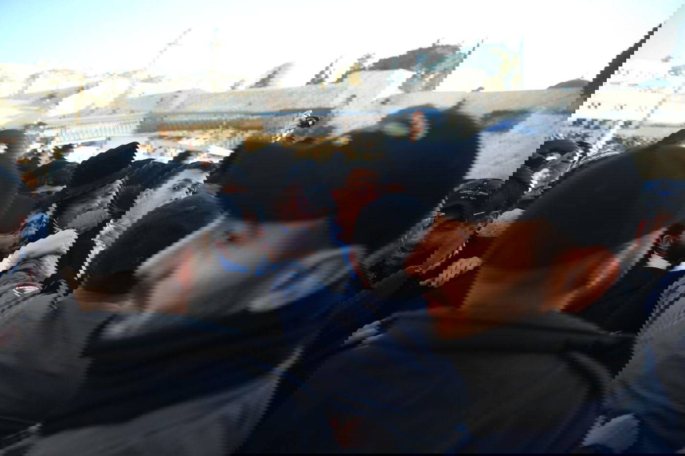 אלפים רבים הגיעו לתפילה בכותל: כנגד נשות הפרובוקציה