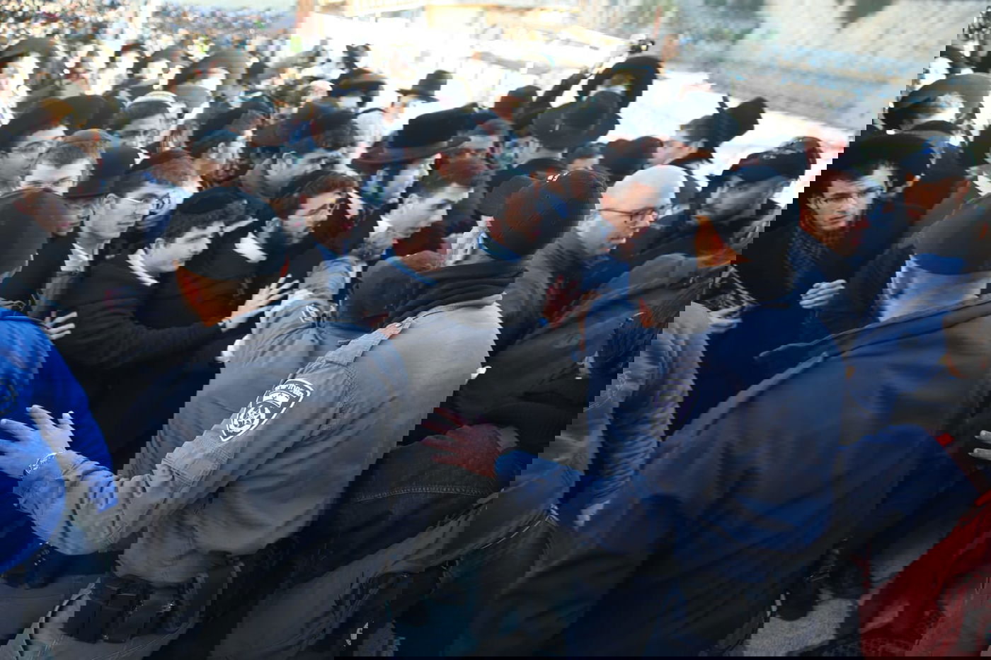 אלפים רבים הגיעו לתפילה בכותל: כנגד נשות הפרובוקציה