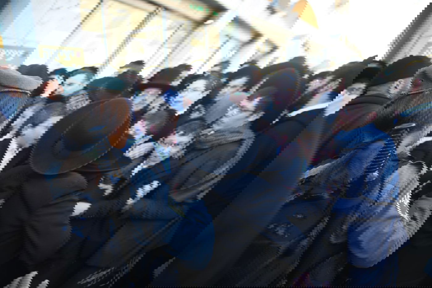 אלפים רבים הגיעו לתפילה בכותל: כנגד נשות הפרובוקציה