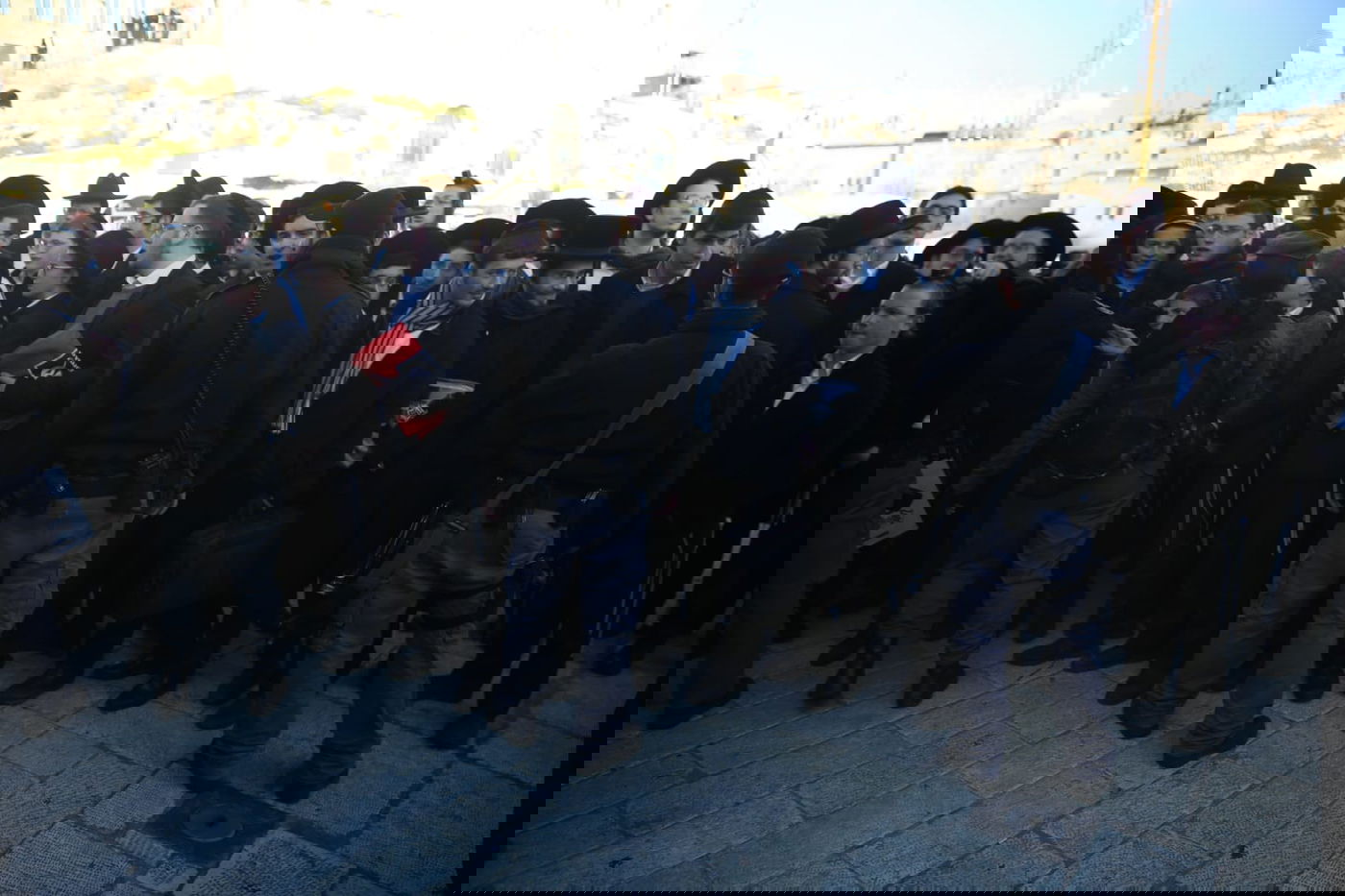 אלפים רבים הגיעו לתפילה בכותל: כנגד נשות הפרובוקציה