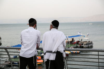 4 טריקים שיהפכו אתכם לאנשי שיחה מעולים