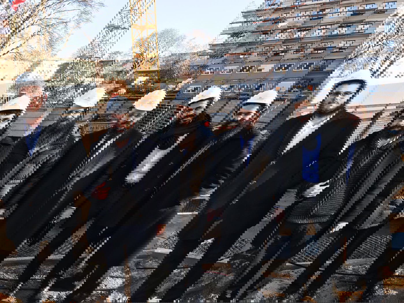 השלוחים חגגו: החלה בניית המרכז היהודי