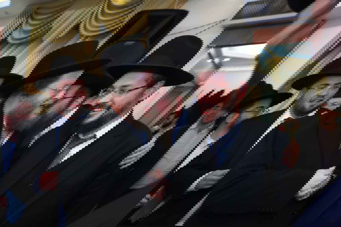 צפו בגלריה: שמחת אירוסי נאמן בית הגר"ח