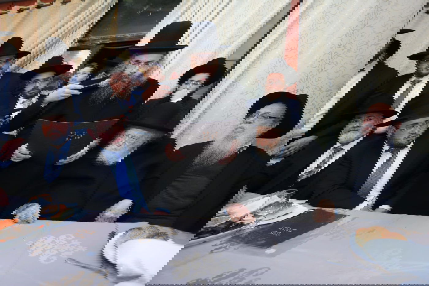 צפו בגלריה: שמחת אירוסי נאמן בית הגר"ח