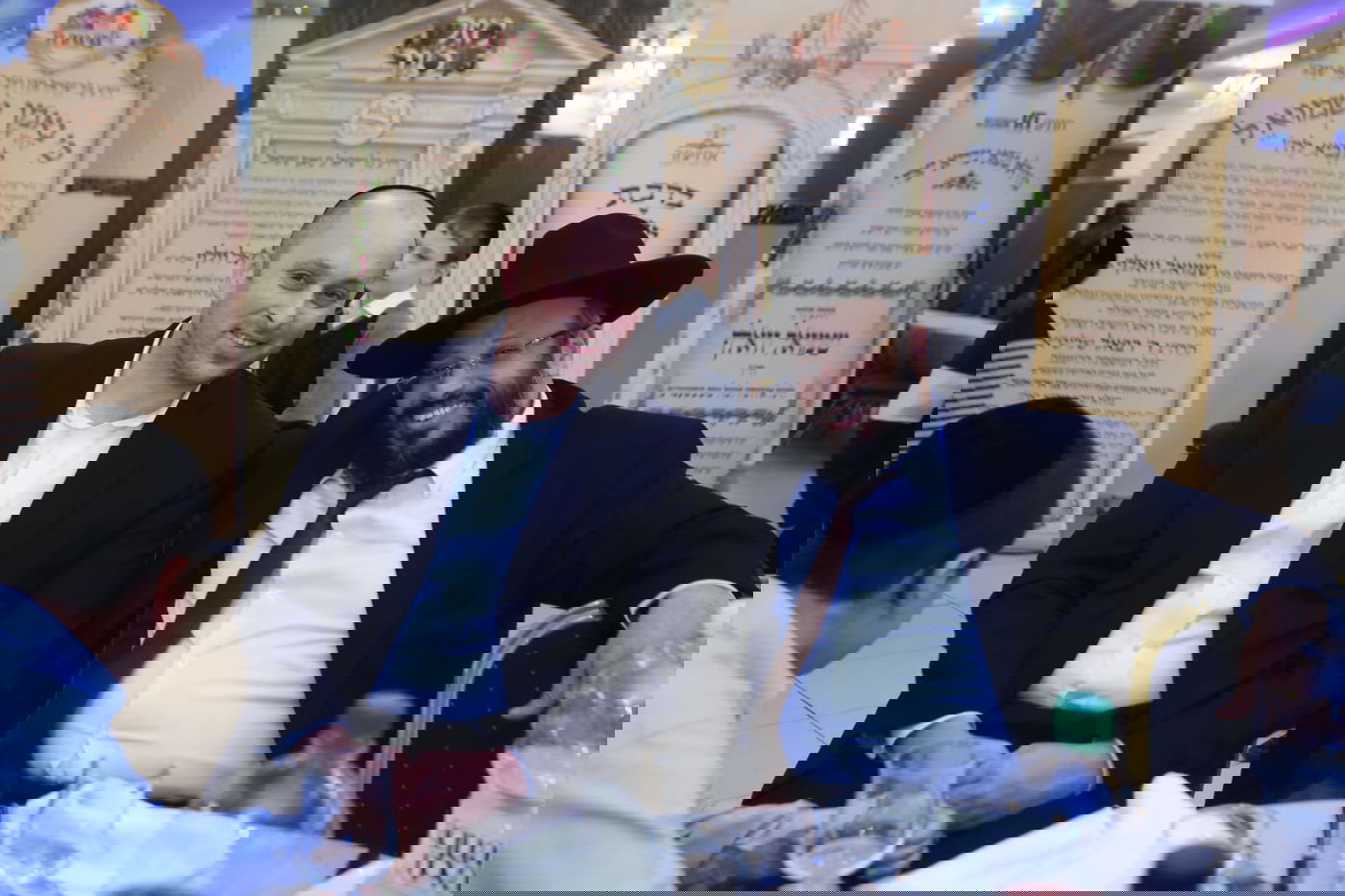 צפו בגלריה: שמחת אירוסי נאמן בית הגר"ח