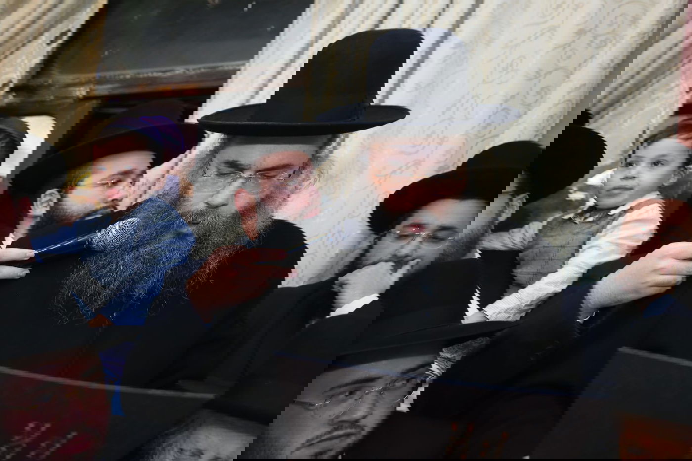 צפו בגלריה: שמחת אירוסי נאמן בית הגר"ח