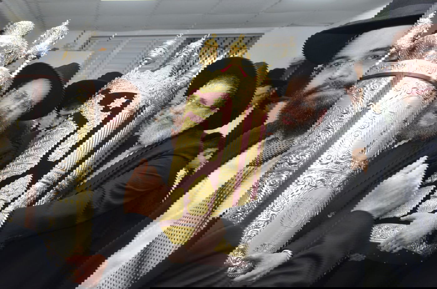 גדולי ישראל כתבו אות בספר התורה. תיעוד