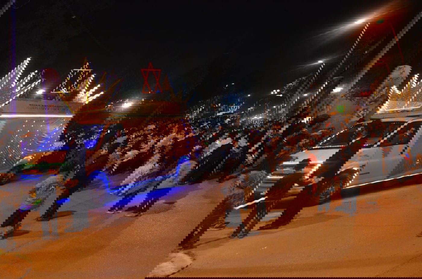 גדולי ישראל כתבו אות בספר התורה. תיעוד