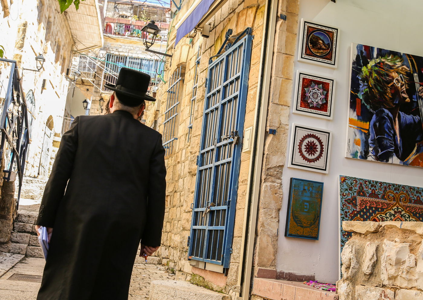 שישי, בעיר העתיקה בצפת: חיילים ונגנים