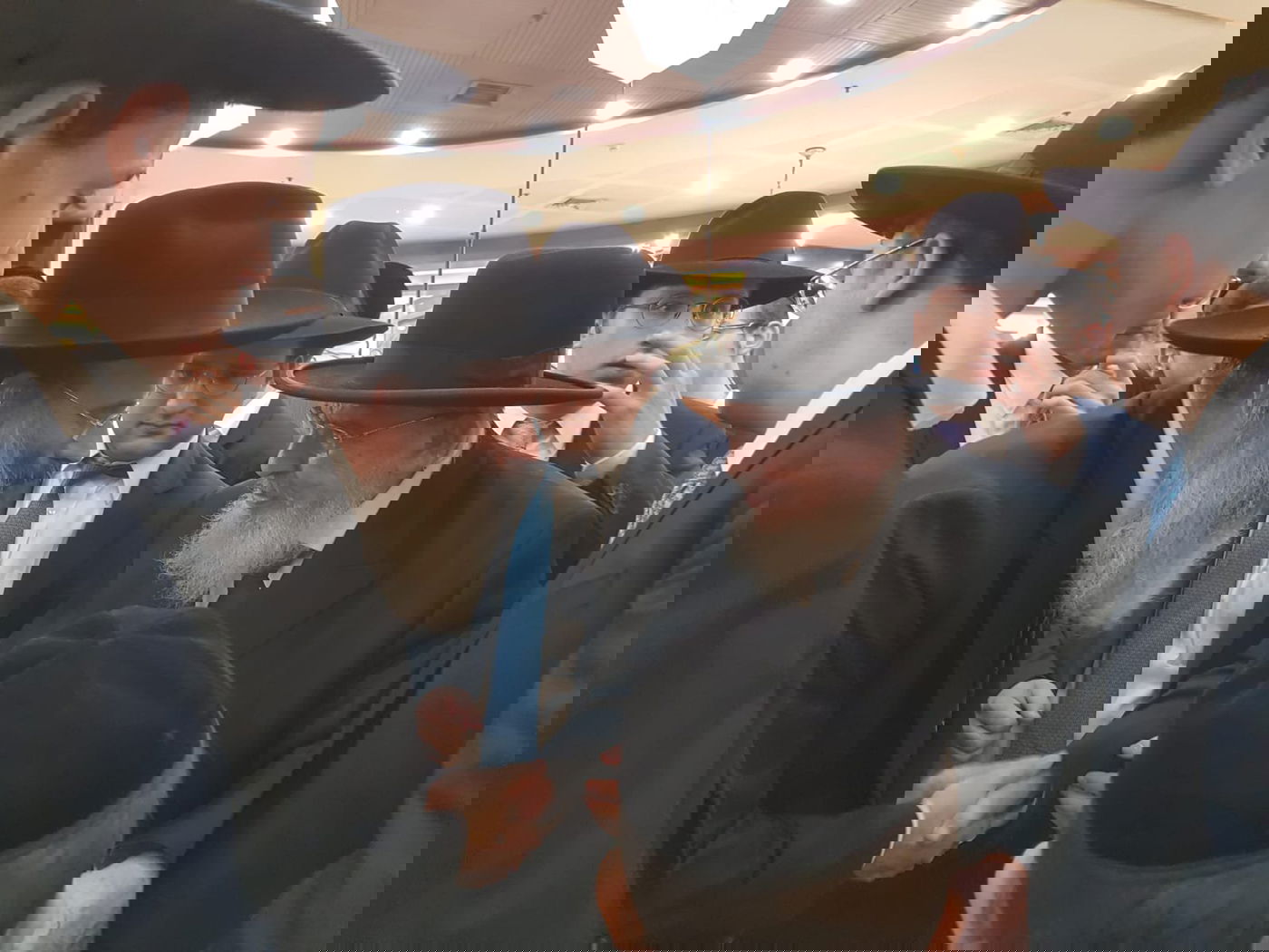 הגרב"מ אזרחי עם הרב אברהם רובינשטיין מזכיר מועצת גדולי התורה וראש עיריית בני ברק