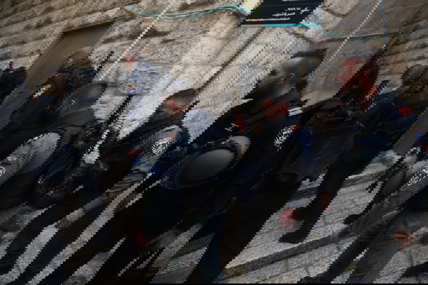 הר הבית: מחבלים יידו בקת"ב לעבר שוטרים