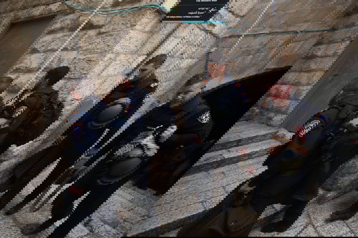 הר הבית: מחבלים יידו בקת"ב לעבר שוטרים