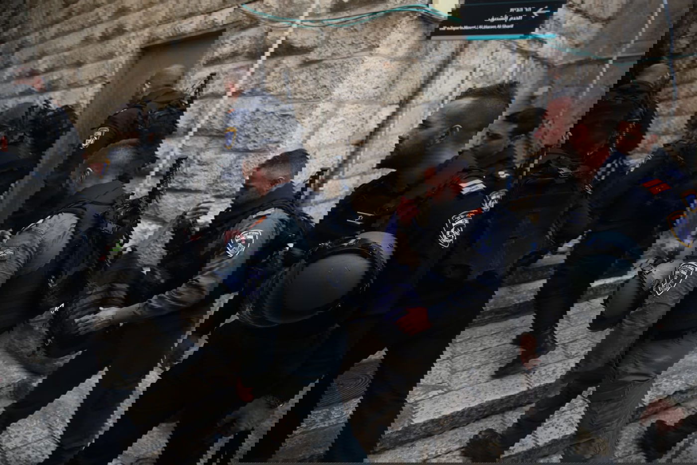 הר הבית: מחבלים יידו בקת"ב לעבר שוטרים