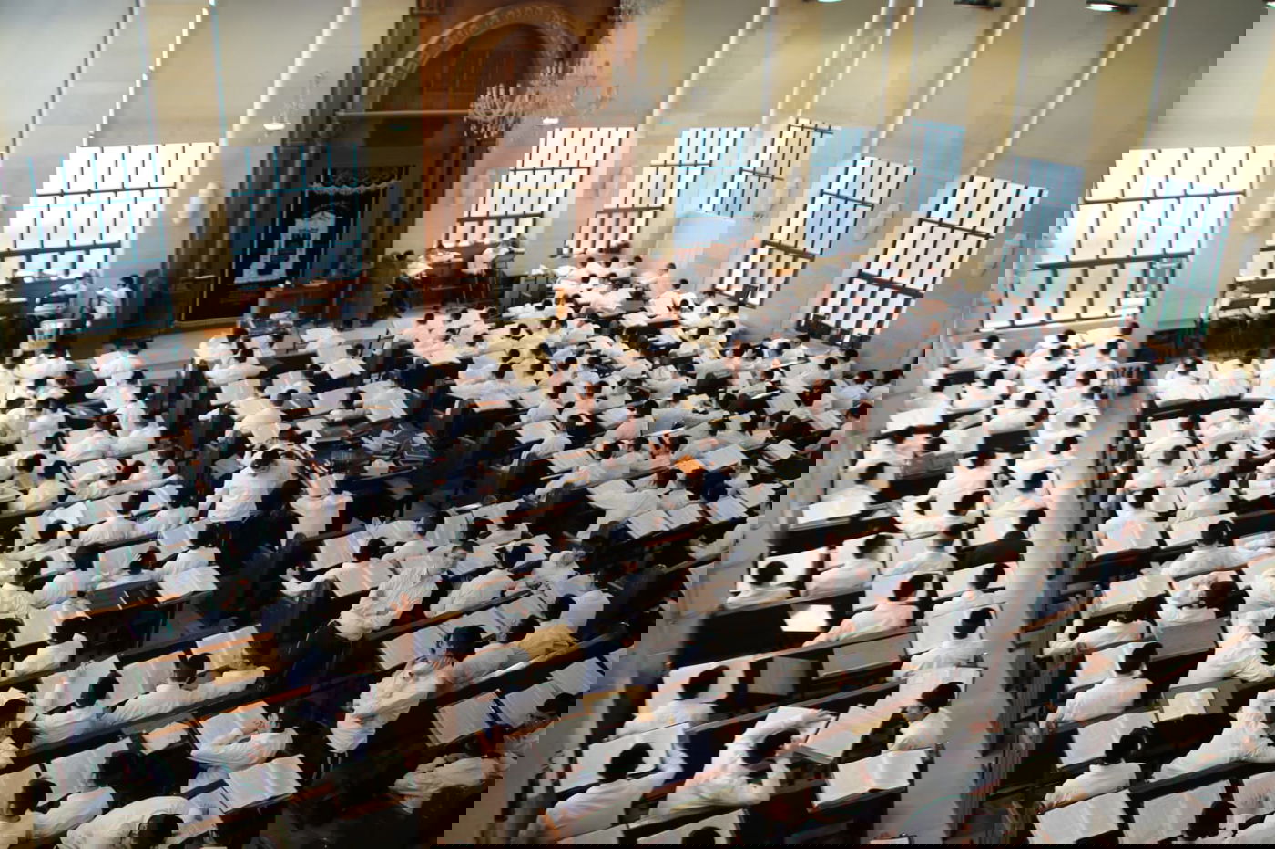 רפיון? ב'אור ישראל' היכל הישיבה מלא. צפו