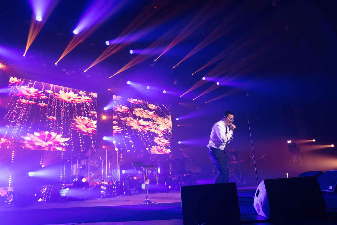 המופע הענק של שוואקי בלב פריז • צפו