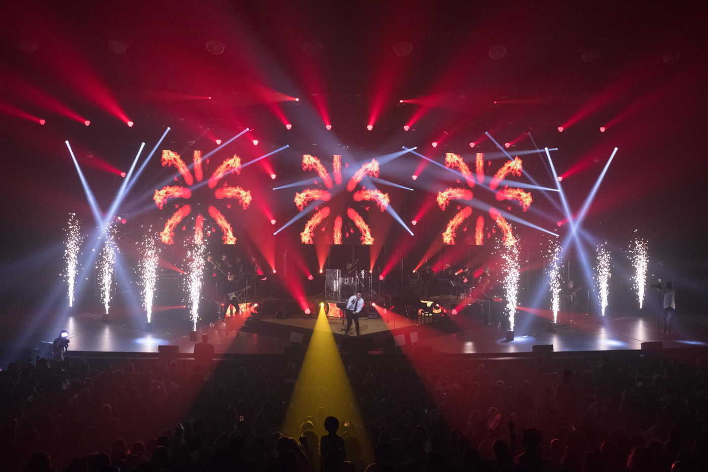 המופע הענק של שוואקי בלב פריז • צפו