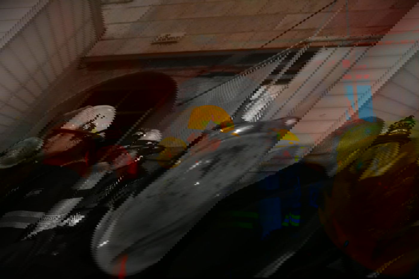 שריפה בבניין מגורים חרדי; הלכודים חולצו