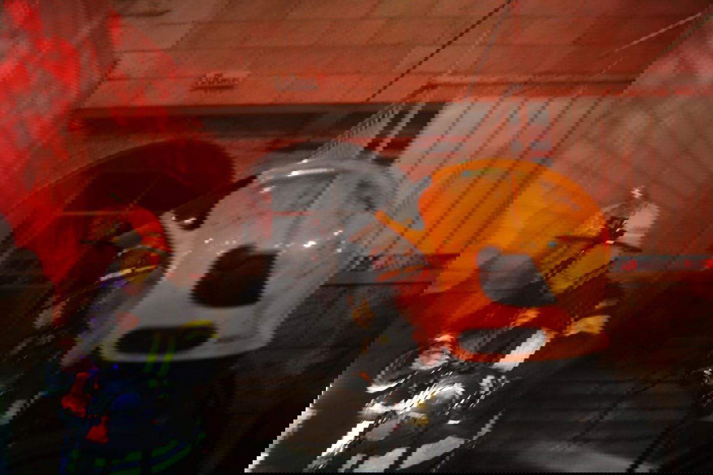 שריפה בבניין מגורים חרדי; הלכודים חולצו