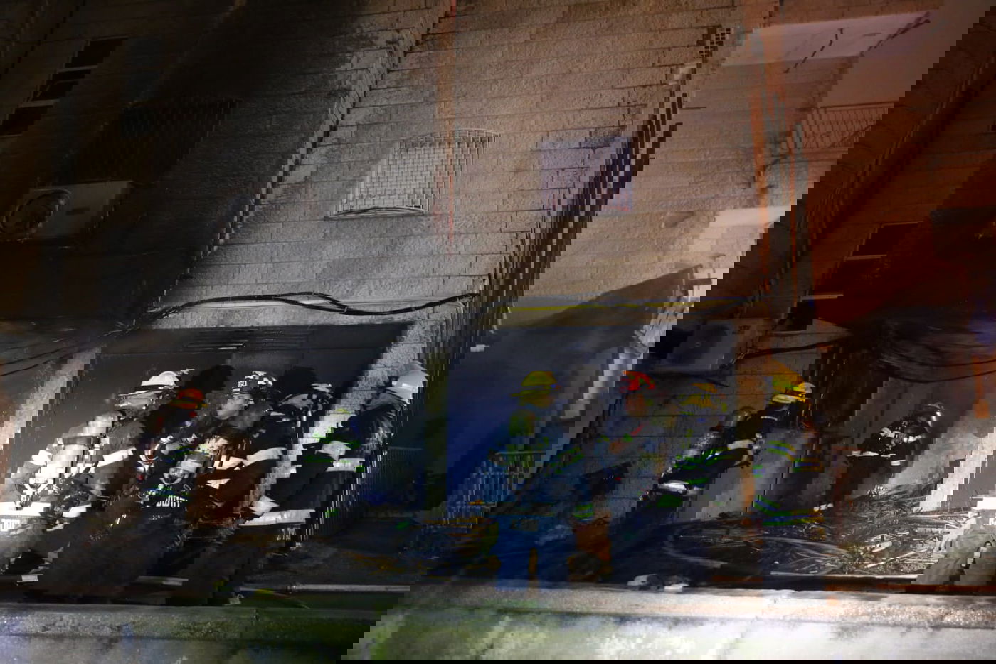 שריפה בבניין מגורים חרדי; הלכודים חולצו