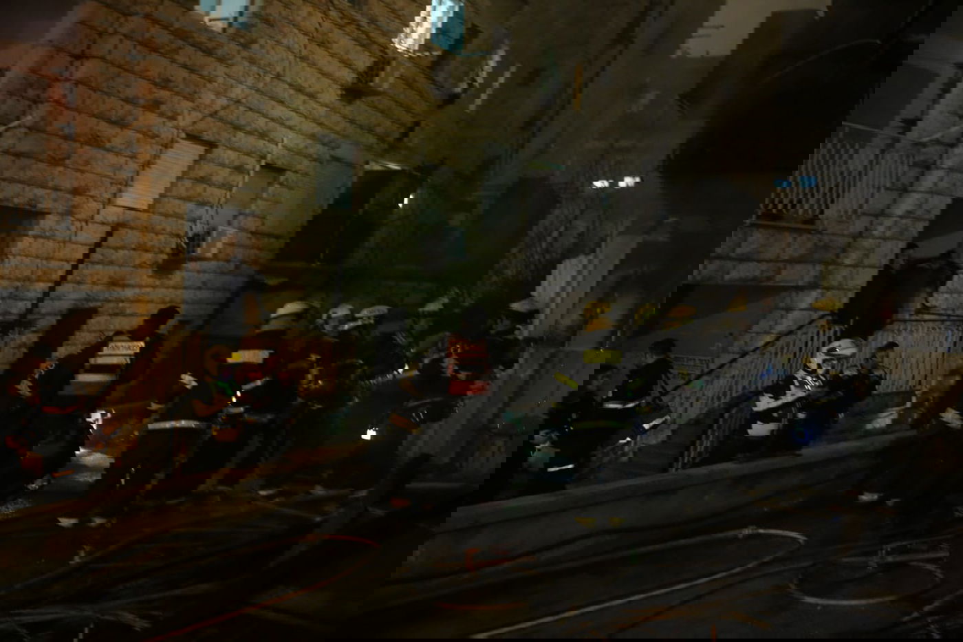 שריפה בבניין מגורים חרדי; הלכודים חולצו