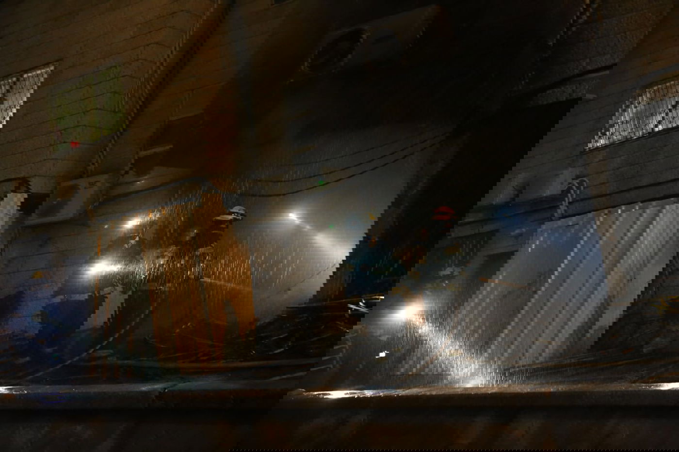 שריפה בבניין מגורים חרדי; הלכודים חולצו