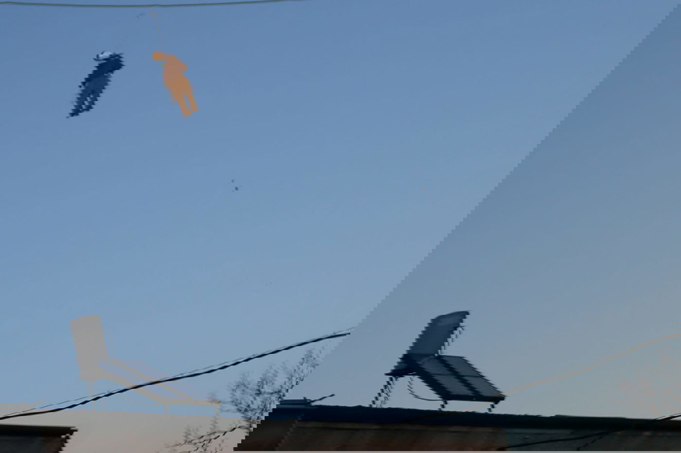 מאה שערים: קיצונים תלו בובה בדמות חייל חרדי