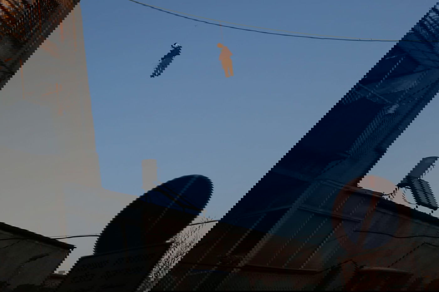 מאה שערים: קיצונים תלו בובה בדמות חייל חרדי