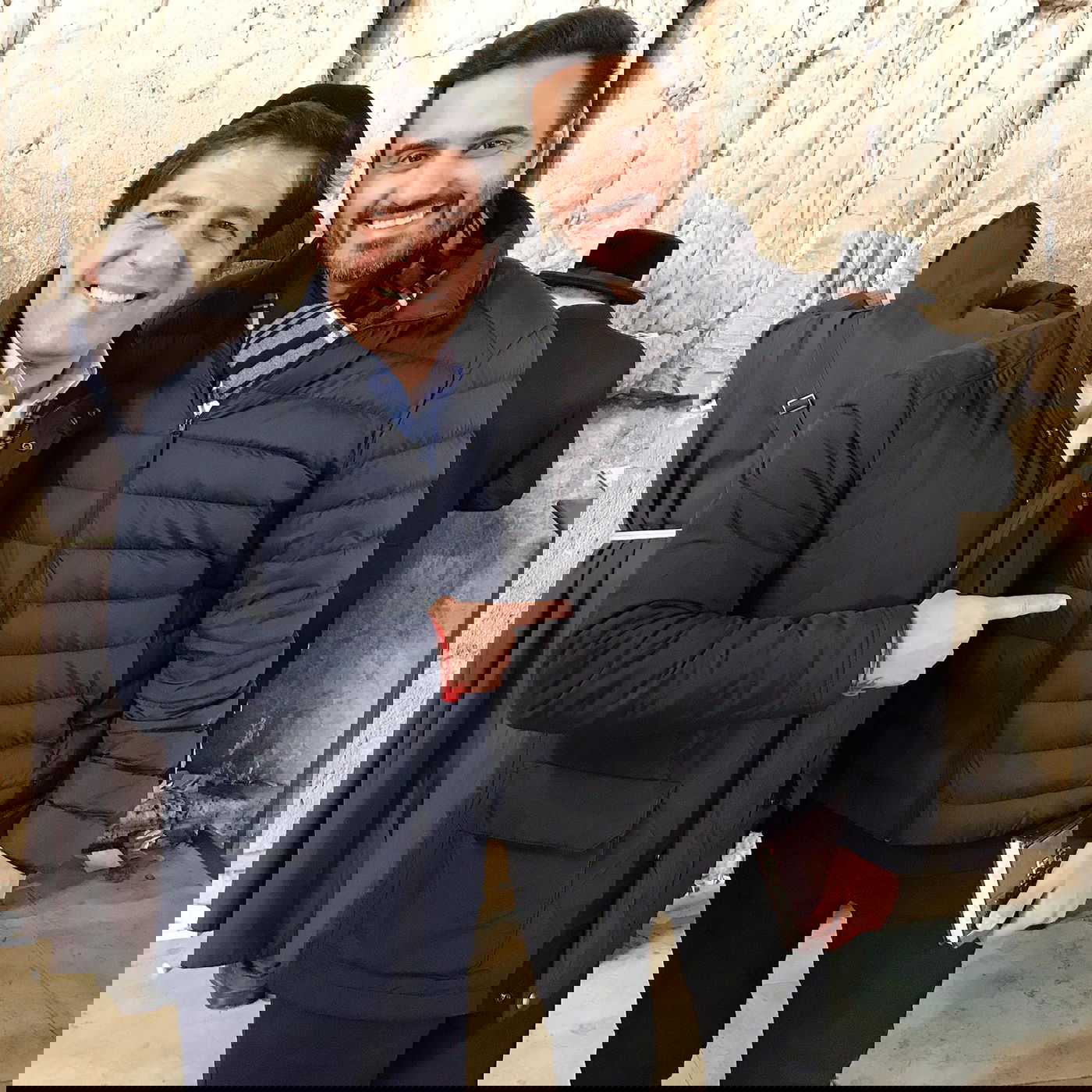 תיעוד: הזמר עידן יניב בתפילה בכותל המערבי