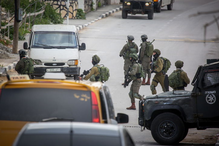 החיילים הגיבו בירי לעבר המחבל • תיעוד הסריקות בכפרים