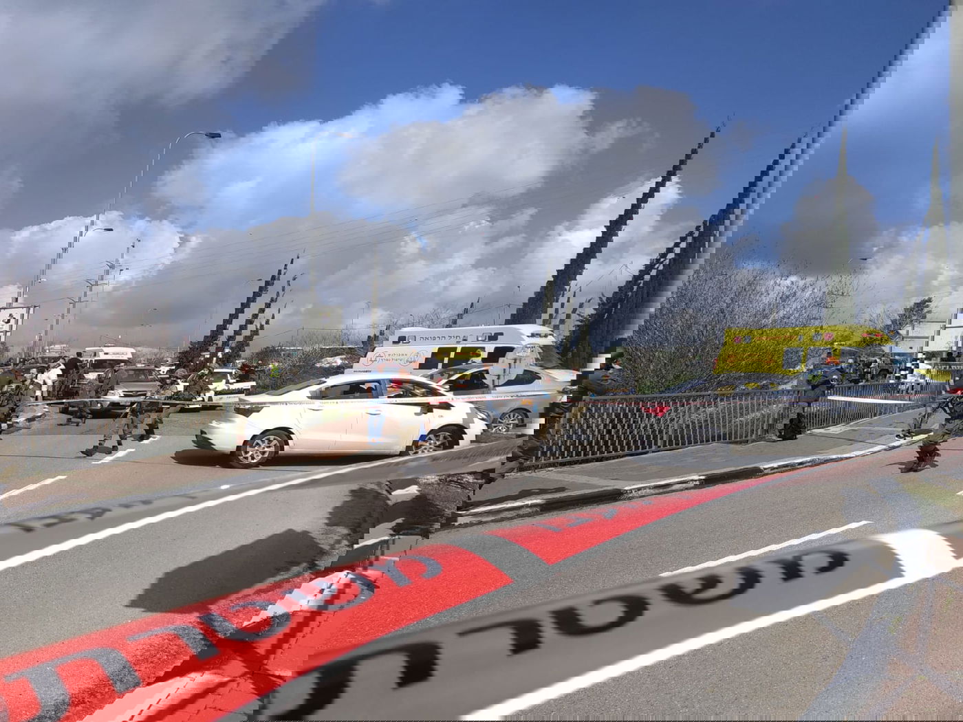 פיגוע משולב: הרוג ו-2 פצועים במצב קשה; המחבל נמלט