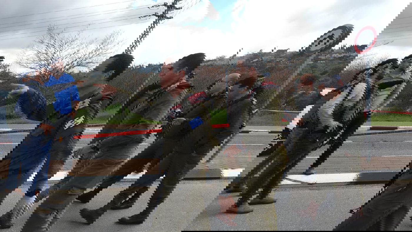 פיגוע משולב: הרוג ו-2 פצועים במצב קשה; המחבל נמלט