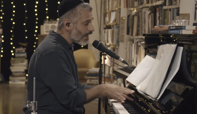 אביתר בנאי בביצוע לייב מרגש: 'תל אביב'