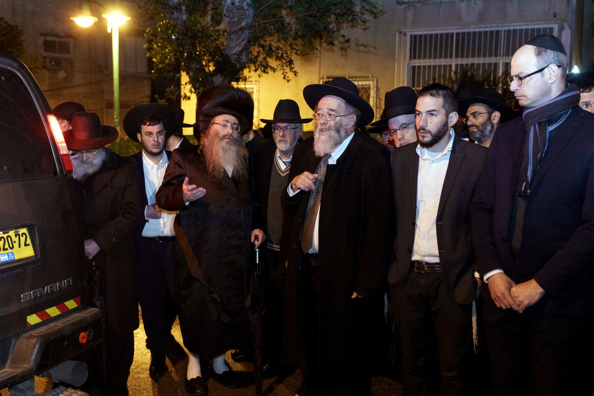 "אני לא ראוי לדבר על אבא"; פ"ת נפרדה מהרב חיים ניסן הרשברג זצ"ל