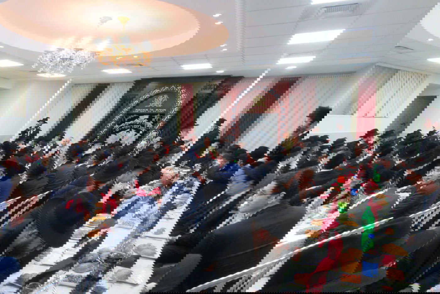 חיפה: הישיבה שפונתה - ערכה חנוכת הבית